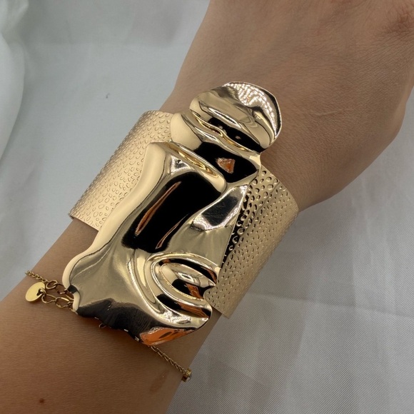 Zara Jewelry - Sculptural Gold Face Cuff Bracelet